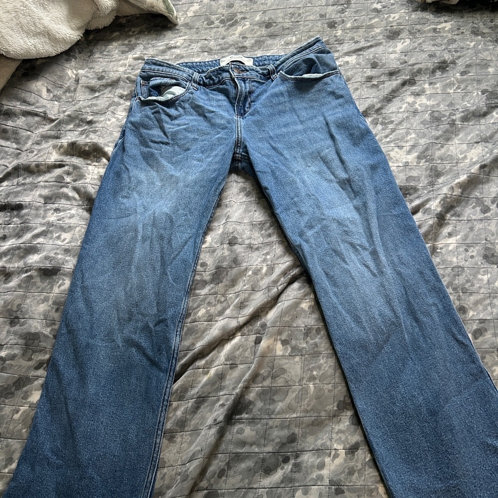Hollister Low-Rise Relaxed Straight Jeans